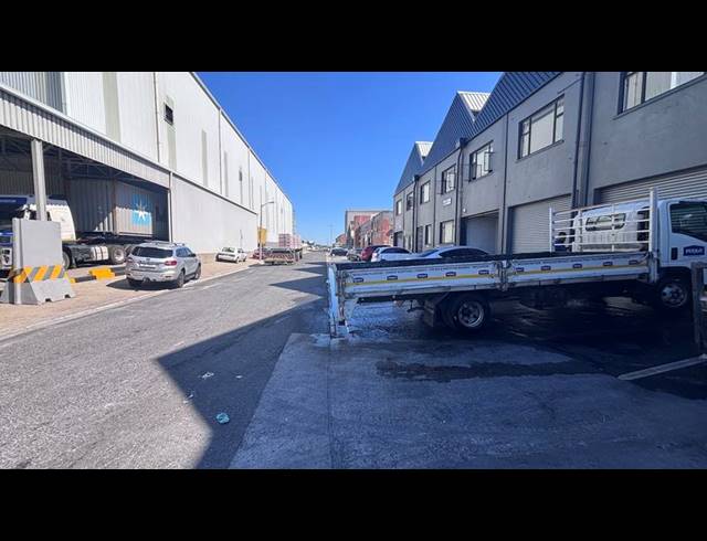 INDUSTRIAL PROPERTY TO RENT IN PAARDEN EILAND